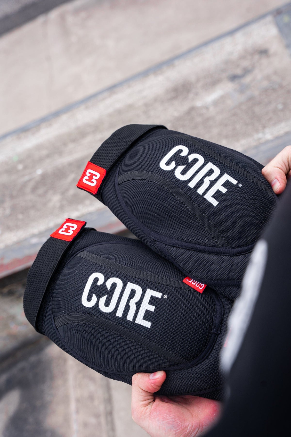 CORE Protection Pro Knee Gasket I Knee Gasket Holding